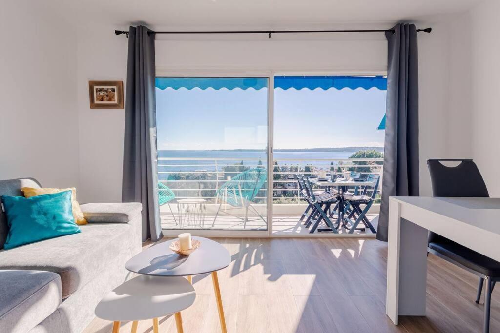 Apartment With Panoramic Sea View, Walk To The Beach - Marechal Juin By Halldis Канны Экстерьер фото