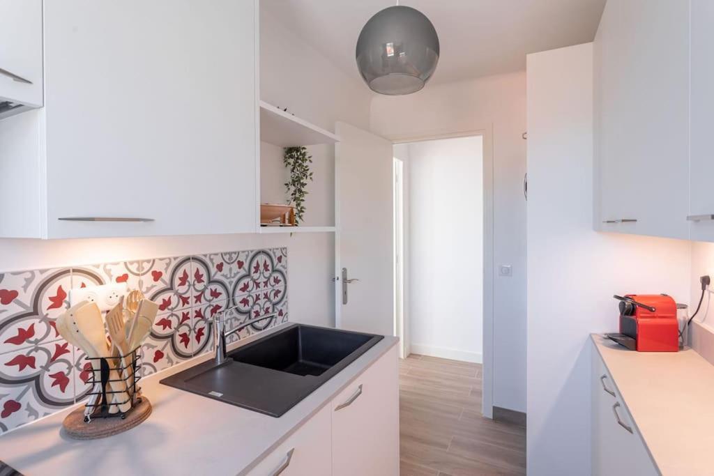 Apartment With Panoramic Sea View, Walk To The Beach - Marechal Juin By Halldis Канны Экстерьер фото