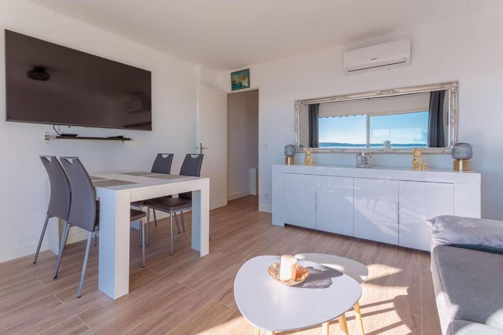 Apartment With Panoramic Sea View, Walk To The Beach - Marechal Juin By Halldis Канны Экстерьер фото